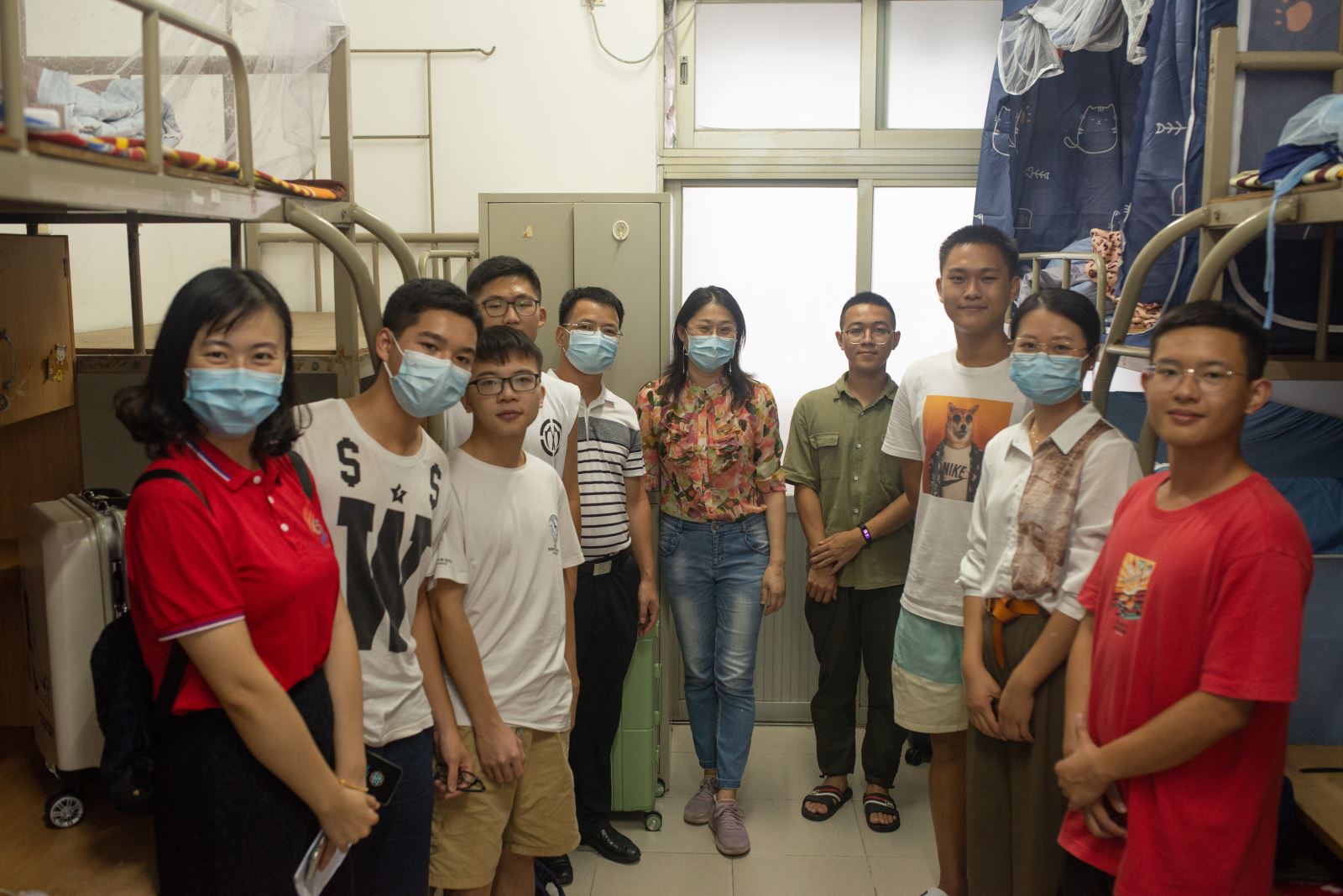 艺路同行，与你相伴（五）90足球比分app
领导老师多次深入宿舍看望新生