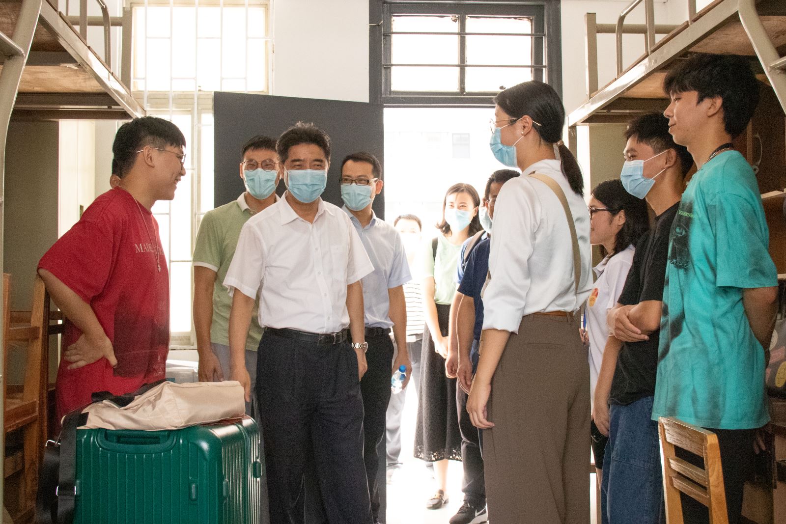 艺路同行，与你相伴（二）——校领导看望慰问90足球比分app
2021级新生并指导迎新工作