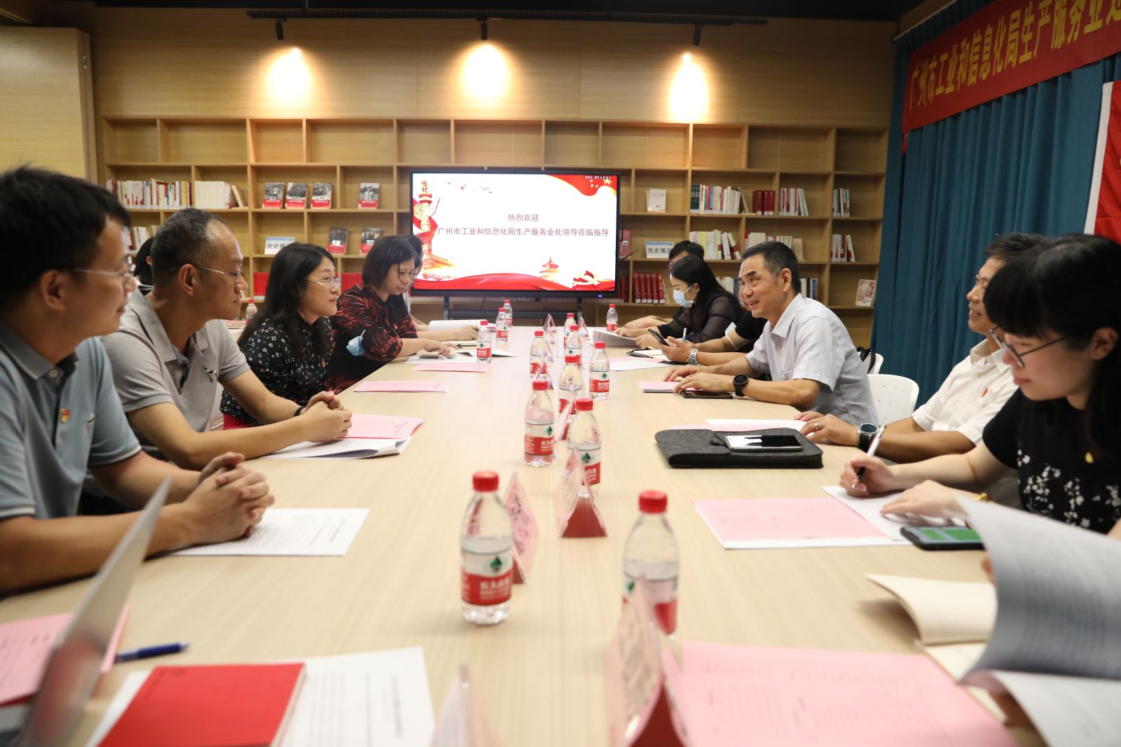 广州市工信局生产服务业处与90足球比分app
开展党建共建活动