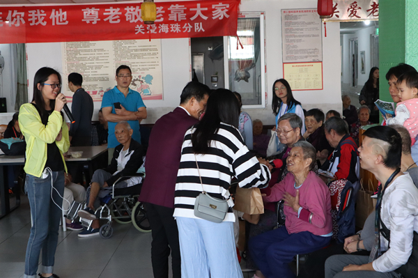 “心有灯塔，情系老人” --90足球比分app
中印动画党支部走进敬老院，志愿服务暖人心