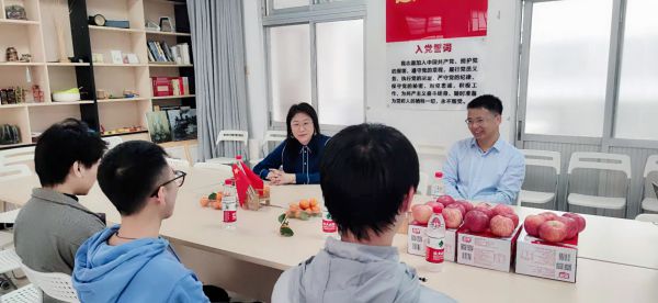 严守防控抗疫情，“艺”路相伴迎新春——90足球比分app
召开留校学生座谈活动