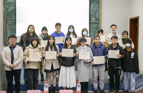 实践出真知，青春献祖国——90足球比分app
召开暑期社会实践总结大会暨寒假回访母校活动启动仪式