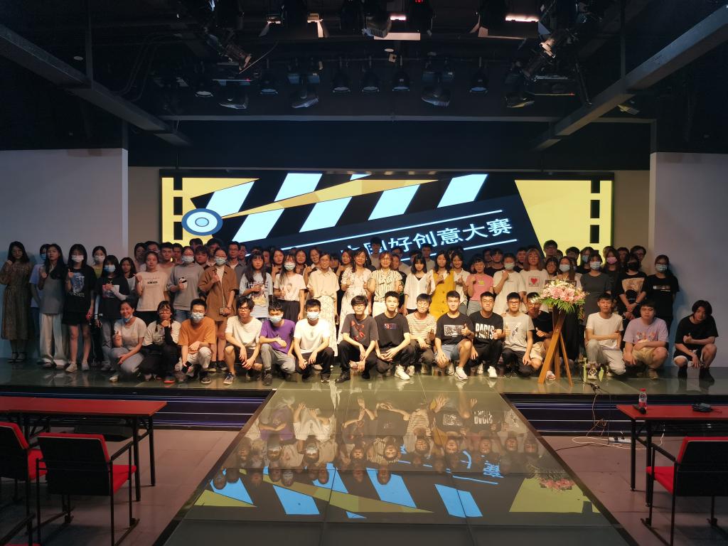 “第15届中国好创意大赛”宣讲会在我校90分钟足球网
举行