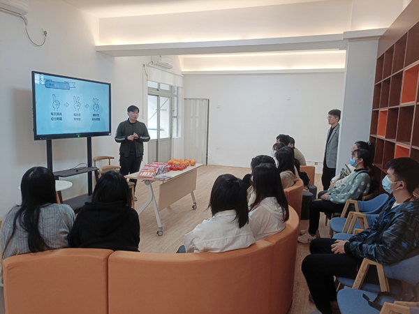 90分钟足球网
举行2022届考研学生慰问活动